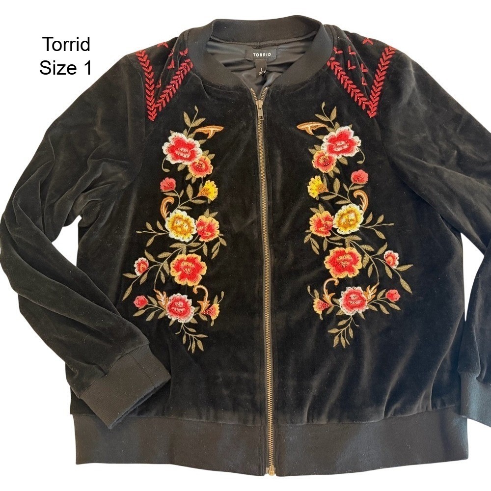 Torrid Womens Black Velvet Floral Embroidered Bomber Jacket Size 1